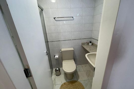 Banheiro da Suíte 2 de apartamento à venda com 2 quartos, 70m² em Vila Rosalia, Guarulhos