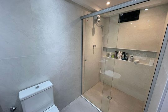 Banheiro da Suíte 1 de apartamento à venda com 2 quartos, 70m² em Vila Rosalia, Guarulhos