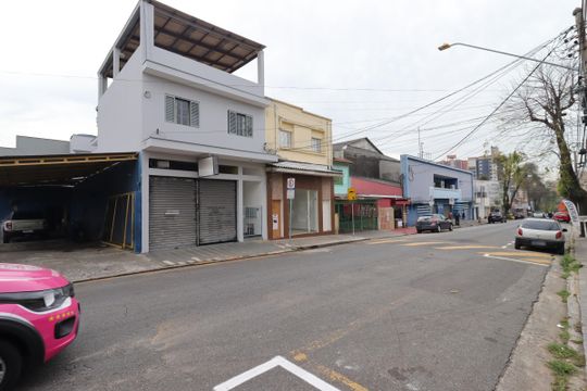 Fachada de casa à venda com 3 quartos, 132m² em Vila Alpina, Santo André