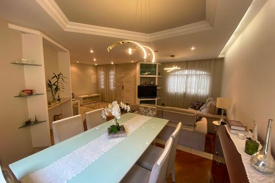 Casa à venda com 3 quartos, 259m² em Utinga, Santo André