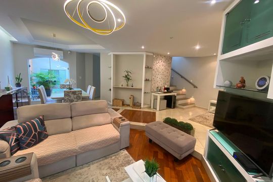 Casa à venda com 3 quartos, 259m² em Utinga, Santo André