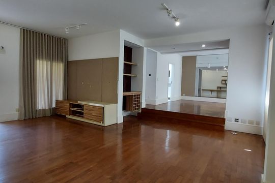 Casa para alugar com 5 quartos, 350m² em Parque Taquaral, Campinas
