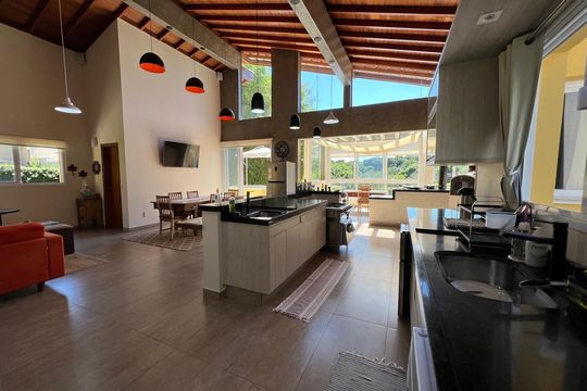 Casa para alugar com 5 quartos, 350m² em Parque Taquaral, Campinas