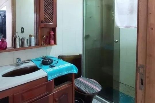 Banheiro de casa à venda com 3 quartos, 355m² em Sarandi, Porto Alegre