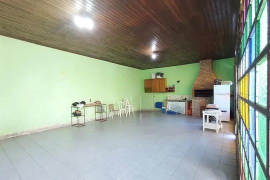 Área externa de casa à venda com 3 quartos, 355m² em Sarandi, Porto Alegre