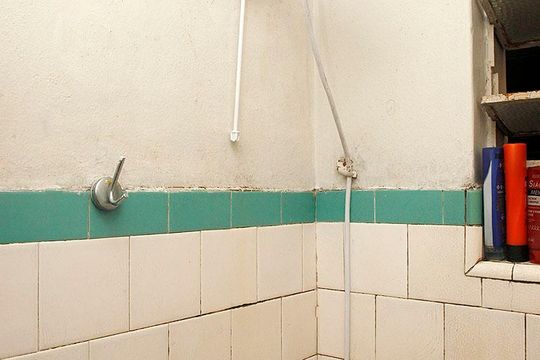 Banheiro de apartamento à venda com 1 quarto, 36m² em Moinhos de Vento, Porto Alegre