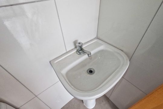 Banheiro de kitnet/studio à venda com 1 quarto, 26m² em Vila Cruz das Almas, São Paulo