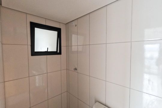 Banheiro de kitnet/studio à venda com 1 quarto, 26m² em Vila Cruz das Almas, São Paulo