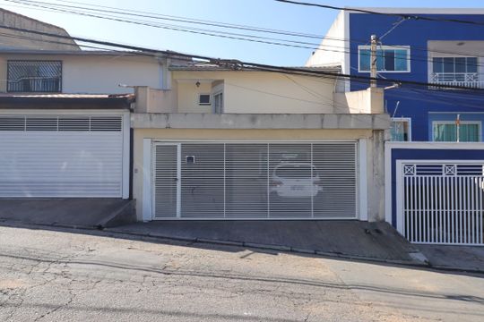 Fachada de casa à venda com 3 quartos, 187m² em Santa Maria, Santo André