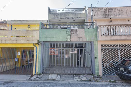 Fachada de casa à venda com 3 quartos, 200m² em Vila Nair, São Paulo