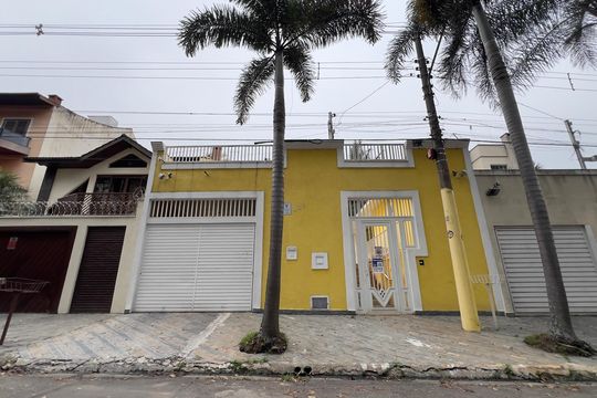 Fachada de casa à venda com 3 quartos, 300m² em Jardim Maia, Guarulhos