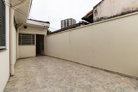 Quintal de casa à venda com 3 quartos, 200m² em Jardim da Saúde, São Paulo