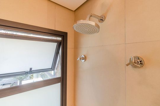 Banheiro de apartamento à venda com 1 quarto, 37m² em Jardins, São Paulo