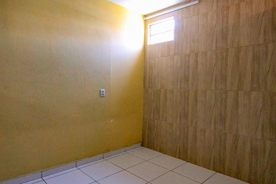 Quarto de casa para alugar com 1 quarto, 40m² em Jardim Angela (zona Leste), São Paulo