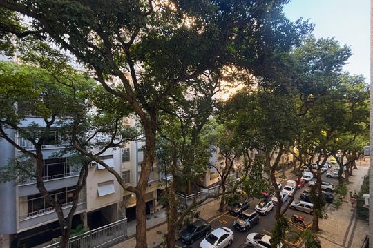Vista da Sala de apartamento para alugar com 3 quartos, 121m² em Copacabana, Rio de Janeiro