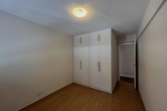 Quarto 1 de apartamento à venda com 4 quartos, 170m² em Leme, Rio de Janeiro