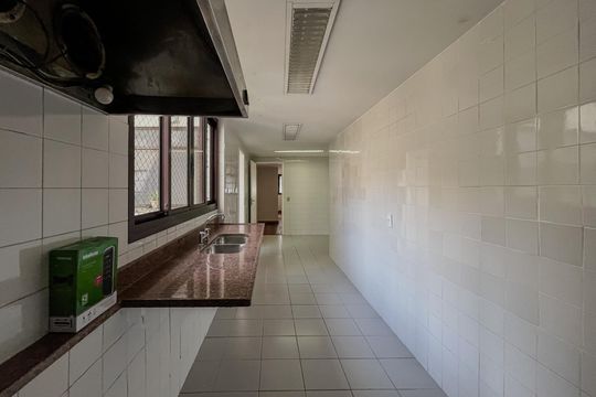 Cozinha de apartamento à venda com 4 quartos, 170m² em Leme, Rio de Janeiro