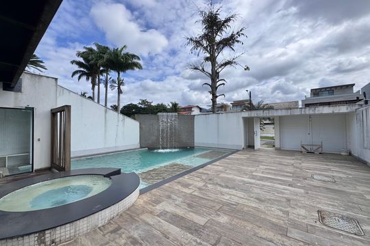 Área externa de casa à venda com 4 quartos, 402m² em Barra da Tijuca, Rio de Janeiro