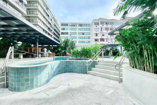 Área comum piscina de apartamento à venda com 2 quartos, 139m² em Leblon, Rio de Janeiro
