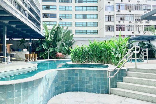 Área comum piscina de apartamento à venda com 2 quartos, 139m² em Leblon, Rio de Janeiro