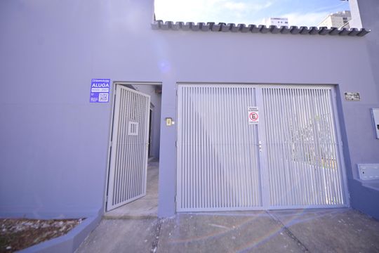 Fachada de casa à venda com 3 quartos, 324m² em Setor Bueno, Goiânia