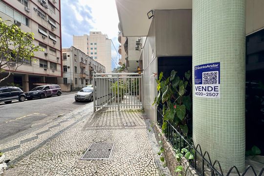 Plaquinha instalada de apartamento à venda com 6 quartos, 450m² em Flamengo, Rio de Janeiro