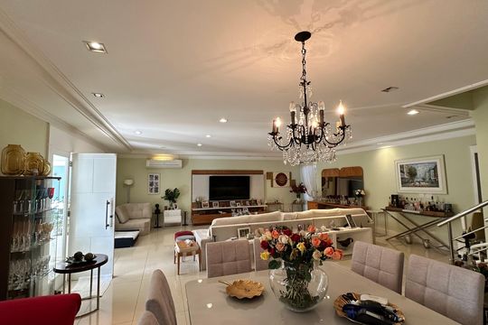 Sala de casa à venda com 4 quartos, 508m² em Barra da Tijuca, Rio de Janeiro