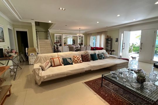 Sala de casa à venda com 4 quartos, 508m² em Barra da Tijuca, Rio de Janeiro