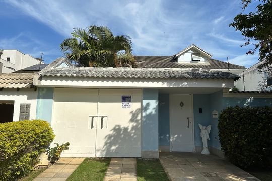 Fachada de casa à venda com 4 quartos, 508m² em Barra da Tijuca, Rio de Janeiro