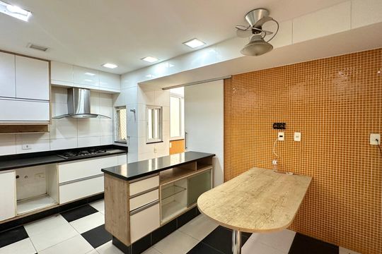 Cozinha de apartamento à venda com 4 quartos, 206m² em Copacabana, Rio de Janeiro