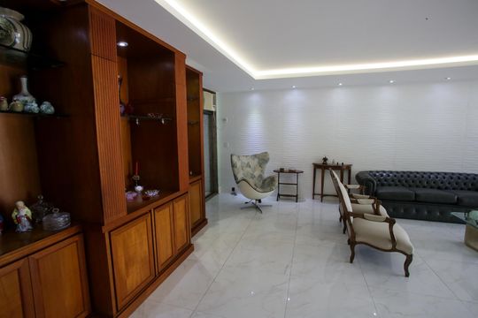 Sala de Estar de casa à venda com 5 quartos, 439m² em Jacarepaguá, Rio de Janeiro