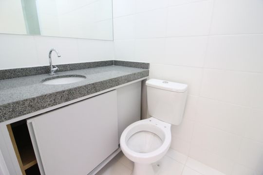 Banheiro da Suíte 1 de apartamento para alugar com 2 quartos, 55m² em Centro, Osasco
