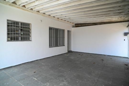 Garagem de casa à venda com 2 quartos, 120m² em Vila Dom Pedro I, São Paulo