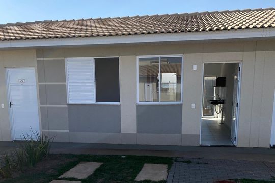 Fachada de casa de condomínio para alugar com 2 quartos, 95m² em Reserva Real, Ribeirão Preto