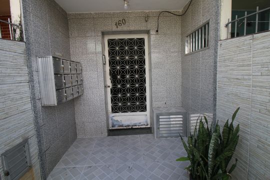 Hall de entrada de apartamento à venda com 1 quarto, 60m² em Irajá, Rio de Janeiro