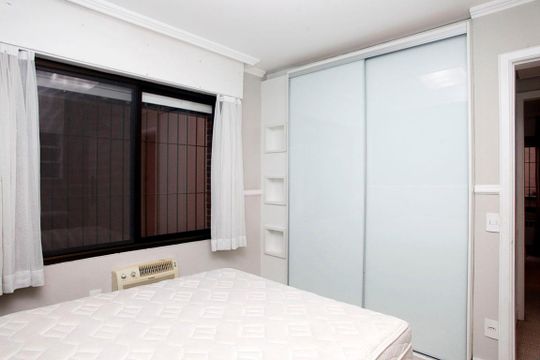 Quarto 1 de apartamento à venda com 2 quartos, 110m² em Mont’serrat, Porto Alegre
