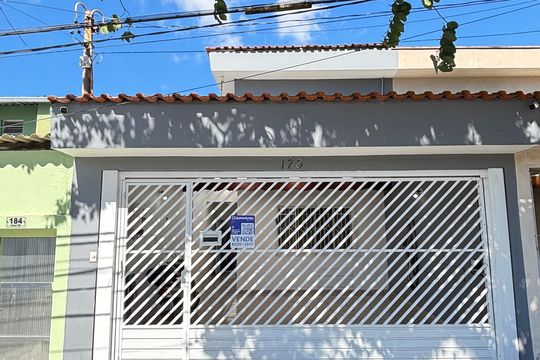Fachada de casa à venda com 3 quartos, 200m² em Jardim Ana Maria, Santo André