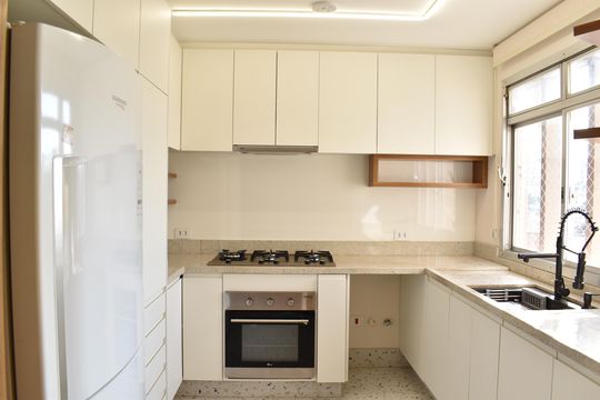 Cozinha de apartamento para alugar com 3 quartos, 119m² em Centro, Curitiba