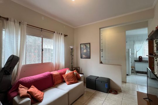 Sala de casa à venda com 2 quartos, 124m² em Alto de Pinheiros, São Paulo