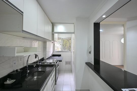 Cozinha de apartamento para alugar com 2 quartos, 49m² em Vila Andrade, São Paulo