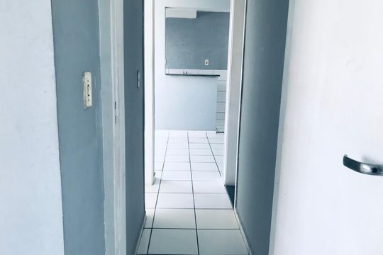 Corredor de apartamento para alugar com 2 quartos, 54m² em Guadalupe, Rio de Janeiro