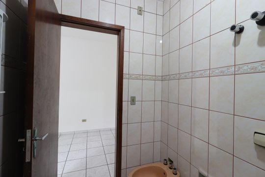 Banheiro da Suíte de casa à venda com 3 quartos, 210m² em Vila Curuçá, Santo André