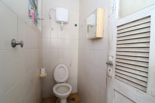 Banheiro de serviço de casa à venda com 3 quartos, 209m² em Jardim Carioca, Rio de Janeiro