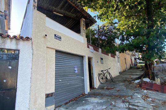 Fachada de casa à venda com 3 quartos, 209m² em Jardim Carioca, Rio de Janeiro