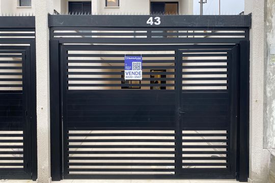 Plaquinha de casa à venda com 3 quartos, 105m² em Vila Paiva, São Paulo