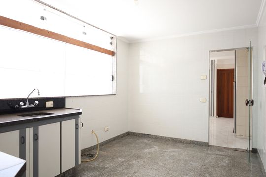 Cozinha de casa à venda com 4 quartos, 945m² em Interlagos, São Paulo