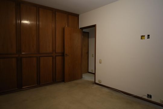 Quarto 2 de casa à venda com 4 quartos, 945m² em Interlagos, São Paulo