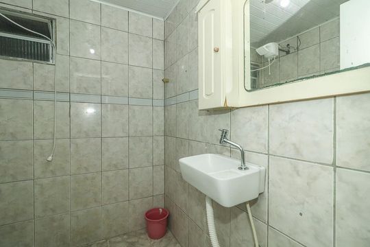 Banheiro de apartamento para alugar com 2 quartos, 49m² em Rubem Berta, Porto Alegre