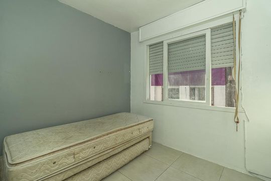 Quarto de apartamento para alugar com 2 quartos, 49m² em Rubem Berta, Porto Alegre