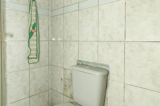 Banheiro de apartamento para alugar com 2 quartos, 49m² em Rubem Berta, Porto Alegre